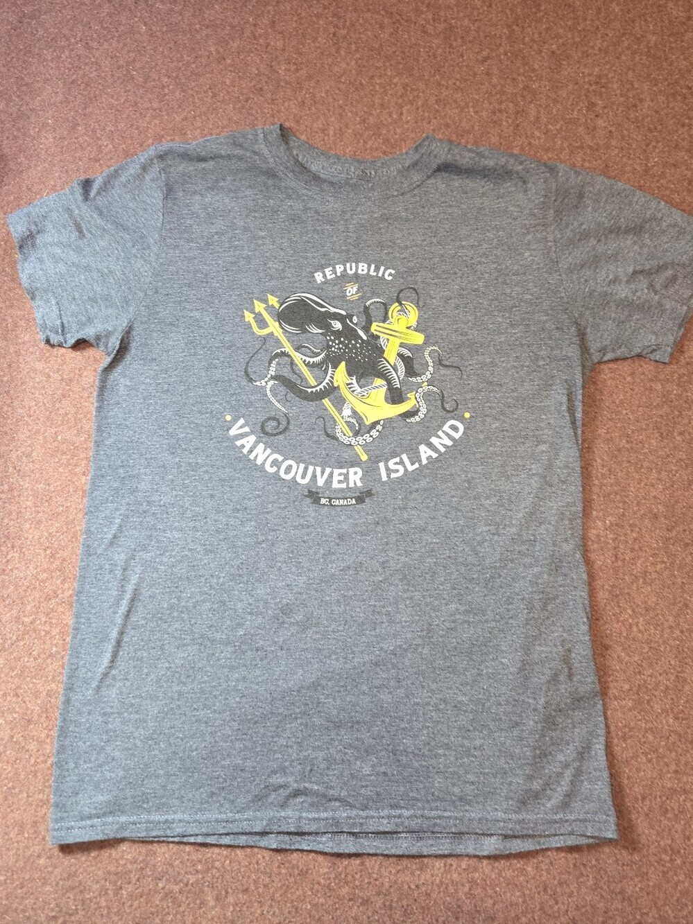 Republic of Vancouver Island Octopus Wrapped Anchor Size Medium Gray Shirt